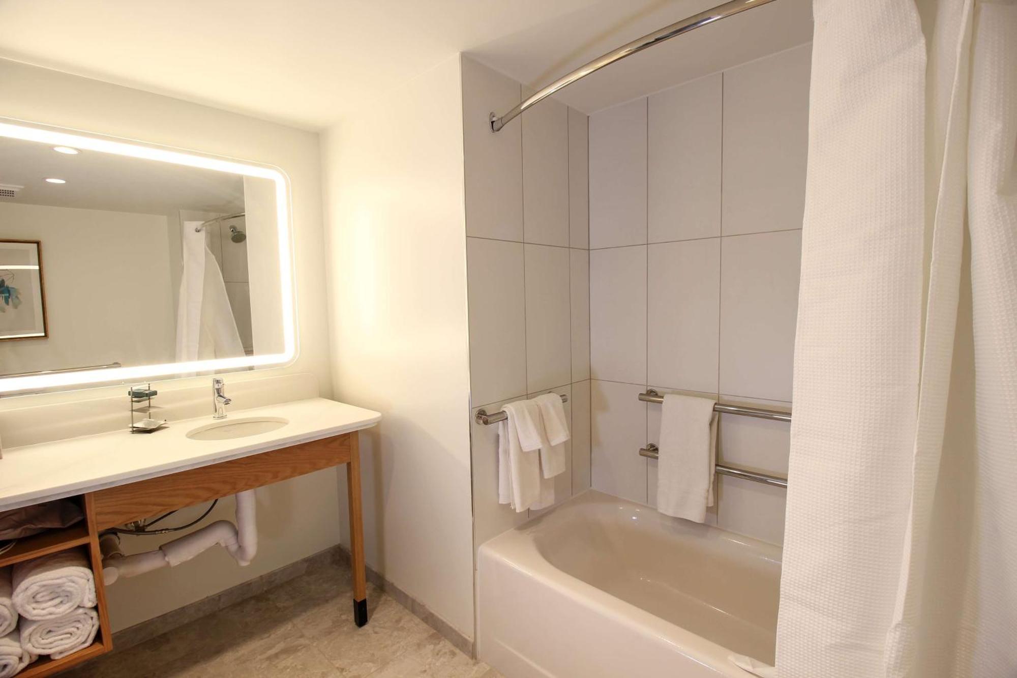 Doubletree By Hilton Clarksville Riverview Extérieur photo