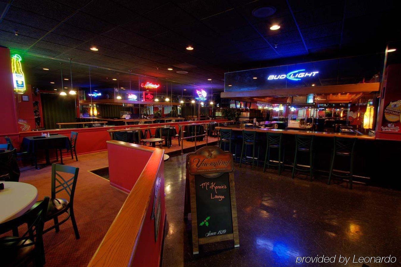 Doubletree By Hilton Clarksville Riverview Restaurant photo