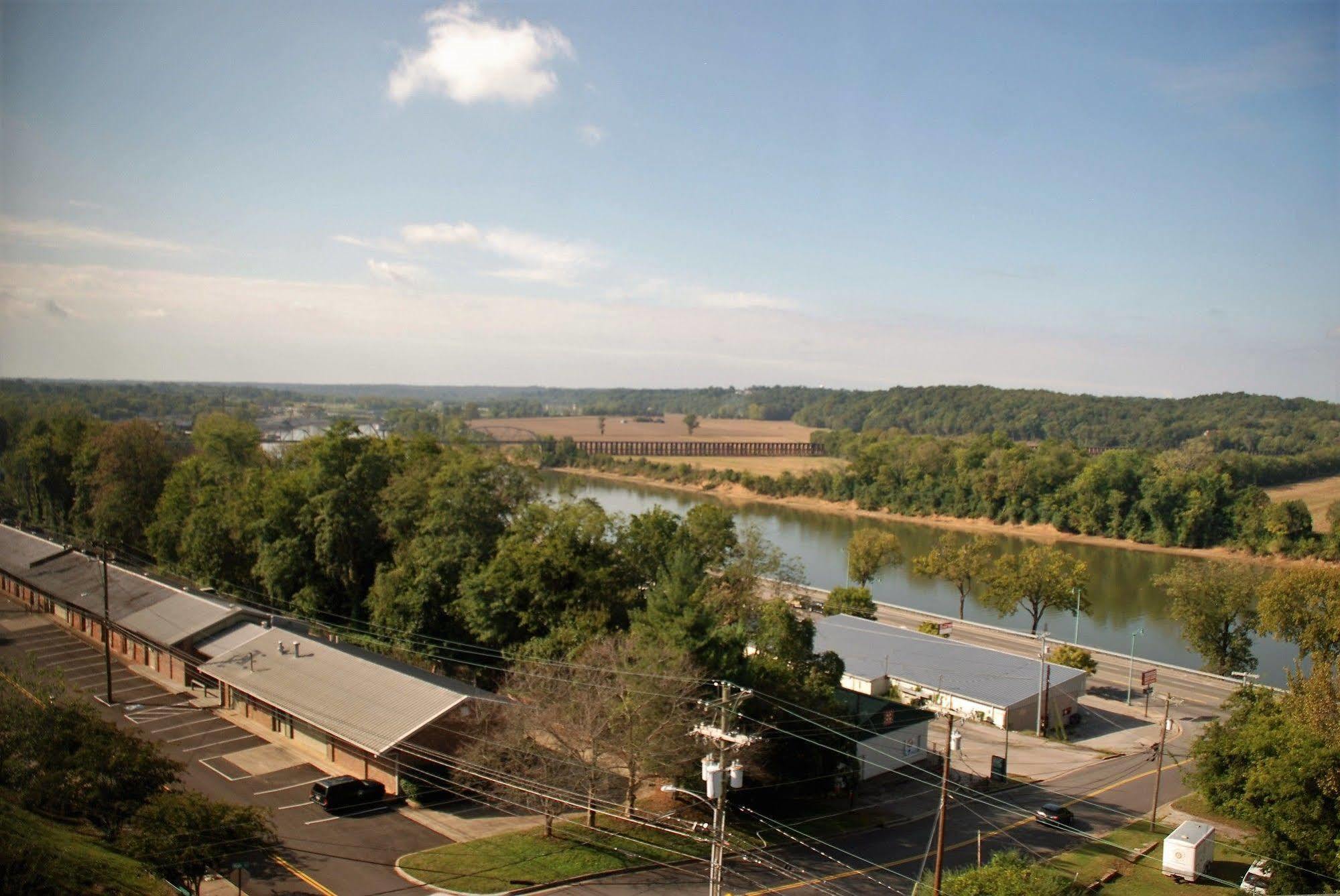 Doubletree By Hilton Clarksville Riverview Extérieur photo