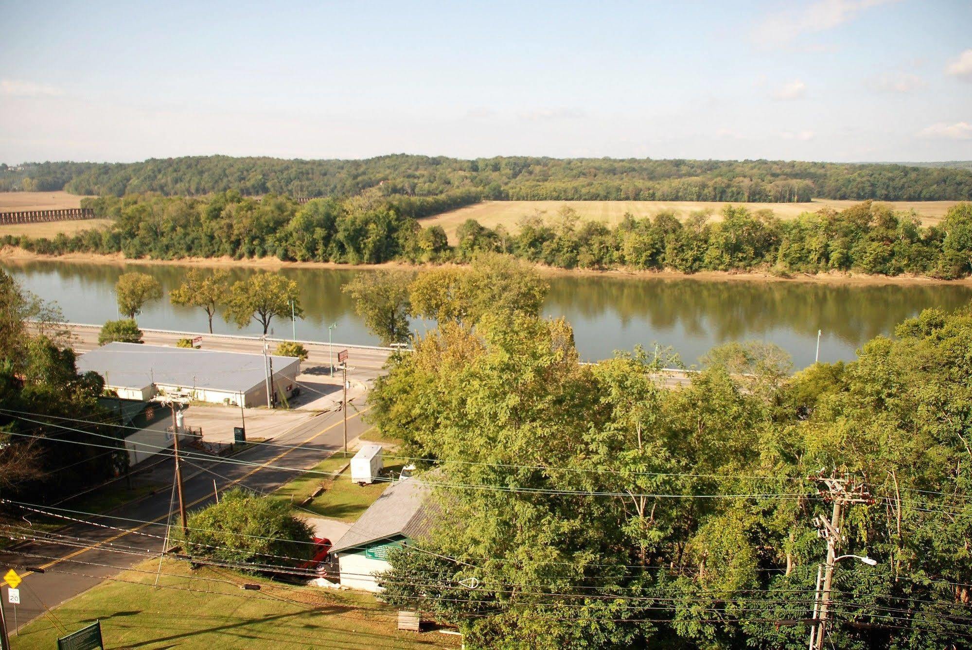 Doubletree By Hilton Clarksville Riverview Extérieur photo