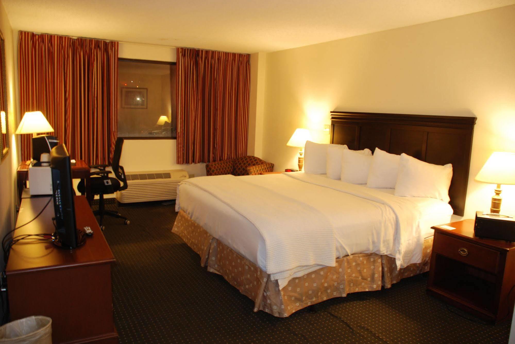 Doubletree By Hilton Clarksville Riverview Extérieur photo