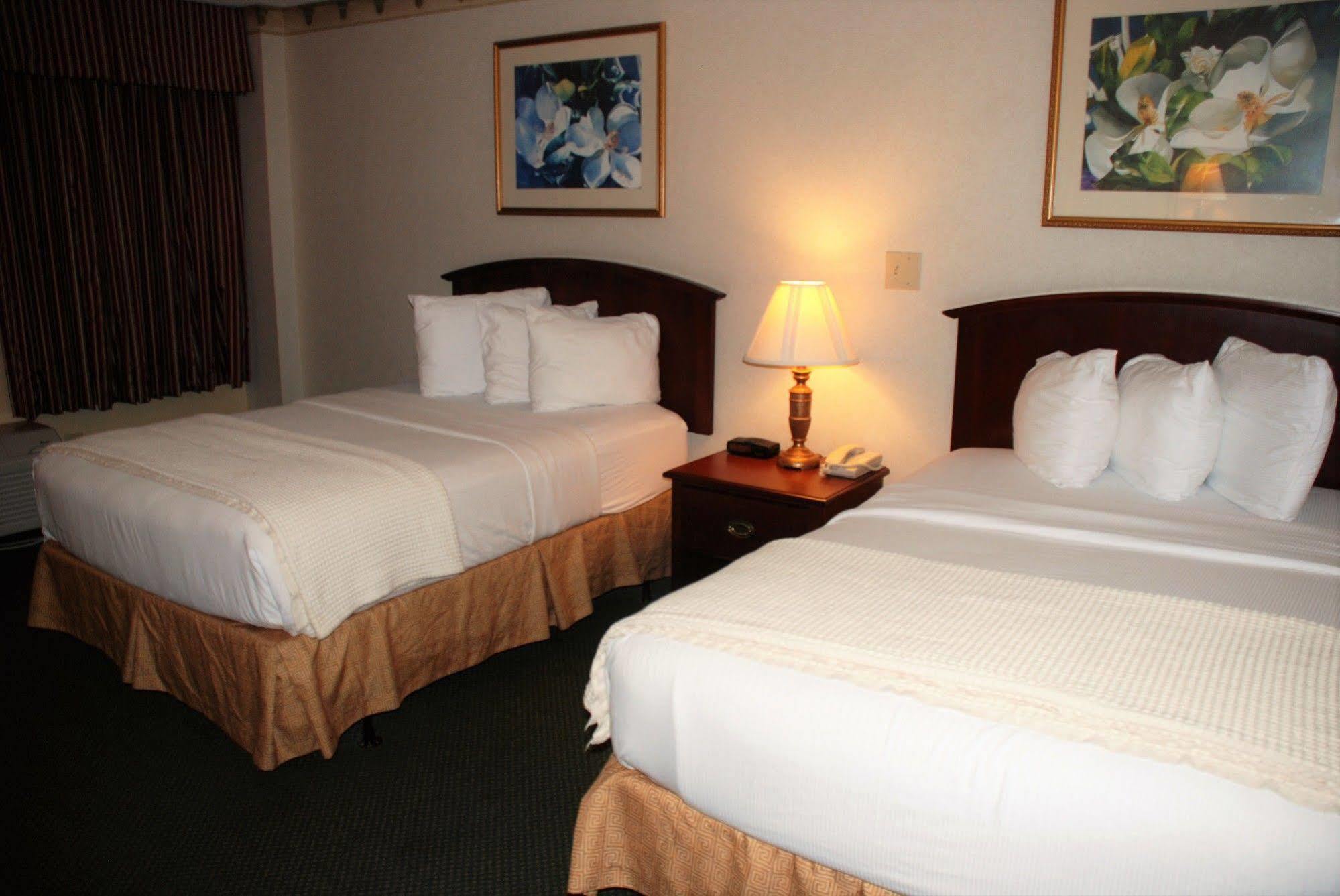 Doubletree By Hilton Clarksville Riverview Extérieur photo