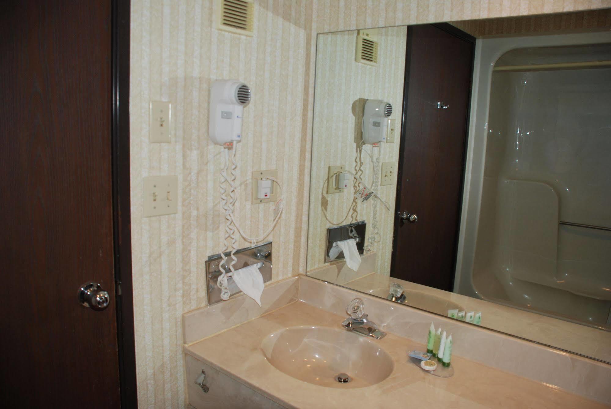 Doubletree By Hilton Clarksville Riverview Extérieur photo